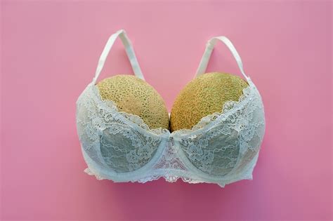 banana shaped boobs|The 10 Types of Boobs — Heres What to Know, According to Ob。